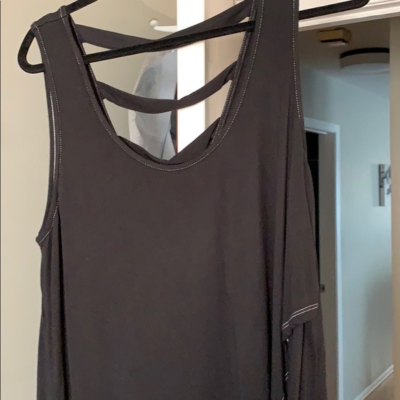 Black tank top - Picture 2 of 3